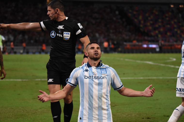 Maravilla Martínez convirtió un verdadero golazo en la final, pero a Racing no le alcanzó para ser campeón.&nbsp;