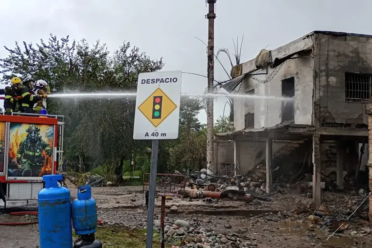 Al menos siete personas resultaron heridas por el incendio, entre trabajadores del depósito y vecinos cercanos de la ciudad de Famaillá.