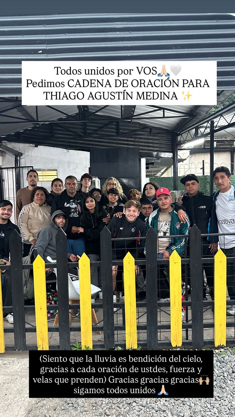 Posteo de Daniela Celis sobre todos los que acompañan en el difícil momento a Thiago Medina. Posteo de Daniela Celis sobre todos los que acompañan en el difícil momento a Thiago Medina.