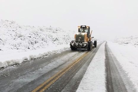 El pronóstico anticipa nevadas persistentes en la zona cordillerana de Santa Cruz. El pronóstico anticipa nevadas persistentes en la zona cordillerana de Santa Cruz.