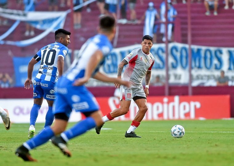 Enzo Pérez frente a Argentino de Monte Maíz. Foto: @EdelpOficial