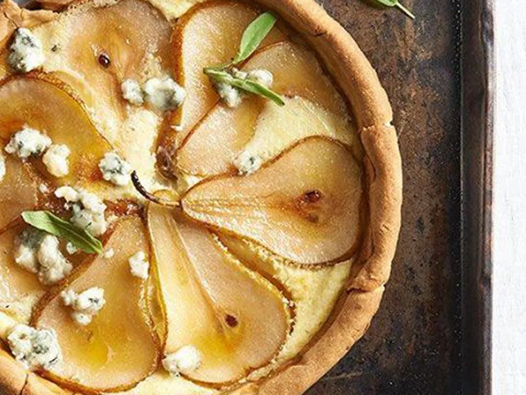 Tarta fácil de pera y queso azul.