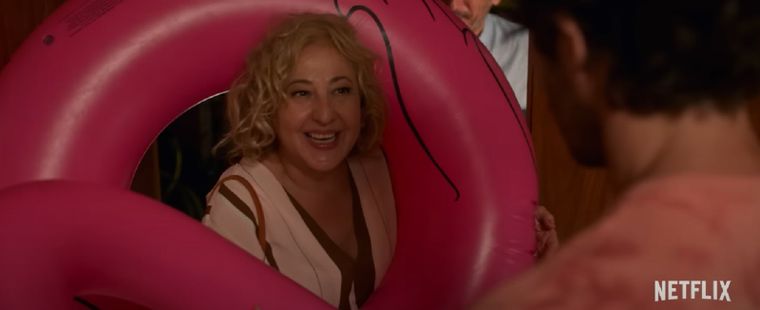 En el film, Mari Carmen es una madre con una compulsiva tendencia a la sobreprotección.