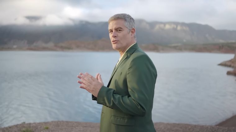 Mike Amigorena protagoniza la nueva campaña de promoción de turismo Mendoza, Manso Destino. Foto: Captura de pantalla Youtube Turismo Mendoza.