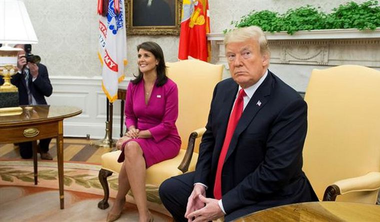 Nikki Hale y Donald Trump Haley fue funcionaria de Donald Trump.