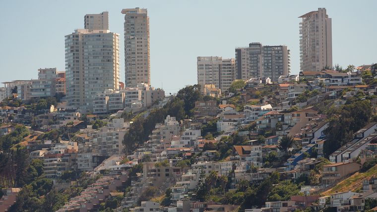 Familias enteras llegaron a Chile con reservas pagadas y descubrieron que el alojamiento nunca había existido. Familias enteras llegaron a Chile con reservas pagadas y descubrieron que el alojamiento nunca había existido.
