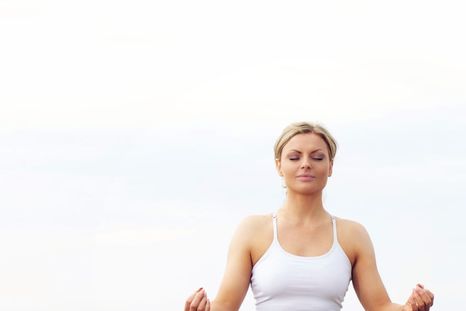 El yoga es una práctica milenaria que aporta varios beneficios para la salud. Foto: Shutterstock