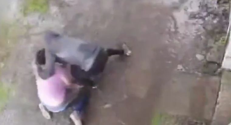 El intento de robo ocurrió en la intersección de 16 y 67, a metros del Parque Saavedra.  Foto: Captura de pantalla