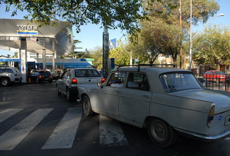 La gente se agolpó en las estaciones. Foto: Pachy Reynoso / MDZ