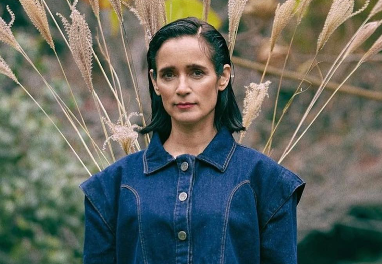 Julieta Venegas nació en Long Beach, California. Julieta Venegas nació en Long Beach, California.