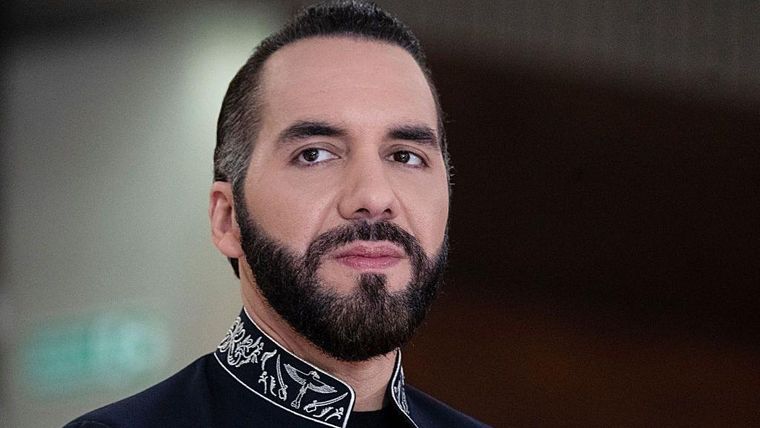 Nayib Bukele  fue capaz de trascender toda legalidad y detener a decenas de miles de personas, provocando que mucha gente aplauda el autoritarismo.
