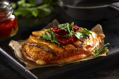 Puedes servir la provoleta con tomates secos y rúcula. Queda espectacular. Foto: Instagram