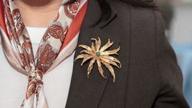 El prendedor regresa como tendencia fuerte en verano 2026. Foto: Shutterstock El prendedor regresa como tendencia fuerte en verano 2026. Foto: Shutterstock