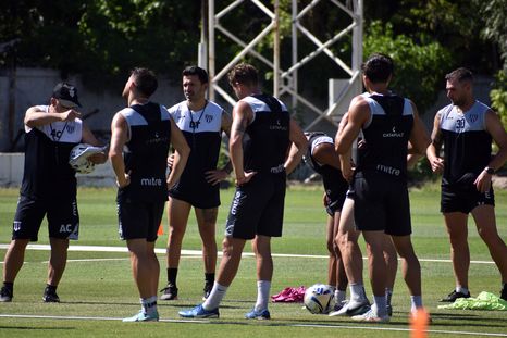 Gimnasia regresa a las prácticas los primeros días de enero. Gimnasia regresa a las prácticas los primeros días de enero.