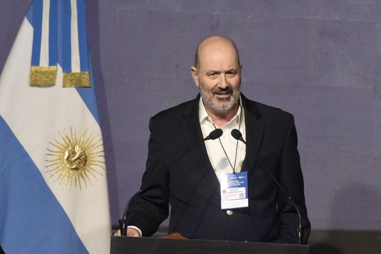 El ministro de Desregulación y Transformación del Estado, Federico Sturzenegger, anunció una nueva medida para la industria frutícola. Foto: Juan Mateo Aberastain/MDZ