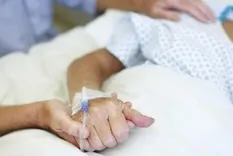 La nueva ley fija en Uruguay requisitos estrictos para acceder al procedimiento de eutanasia y garantiza acompañamiento médico, evaluación profesional y respeto por la voluntad del paciente.