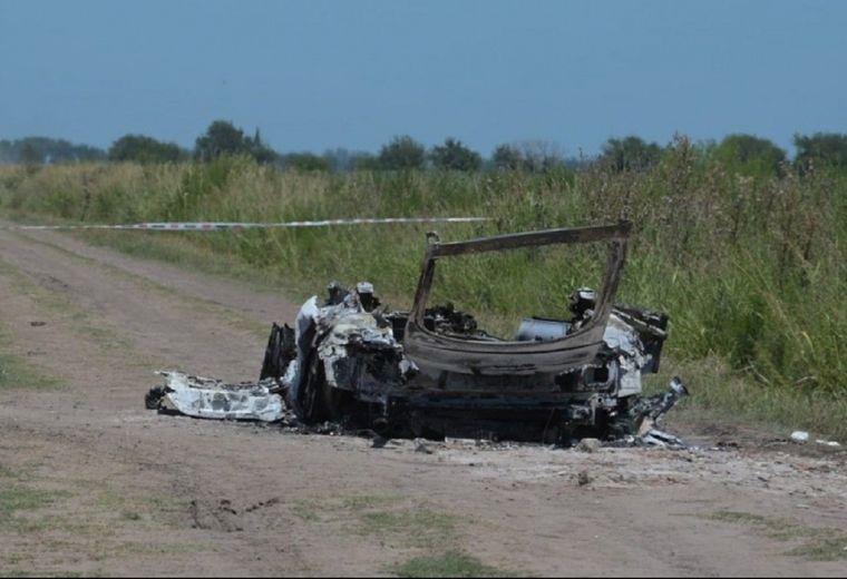 El auto quedó calcinado Foto: Gentileza