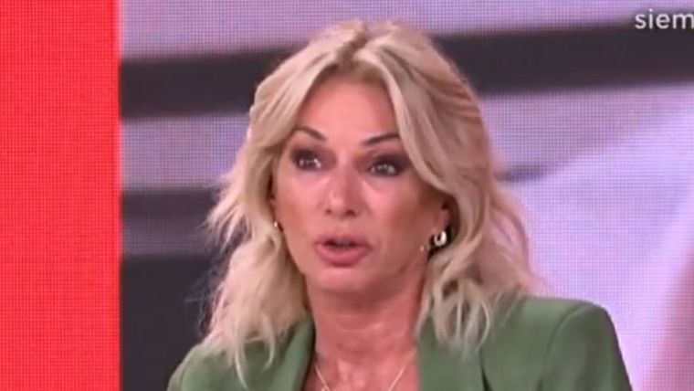 La comunicadora se emocionó. Foto: captura de video/ América TV.&nbsp;