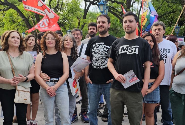 El cierre del FIT-U fue en la Plaza Independencia. 