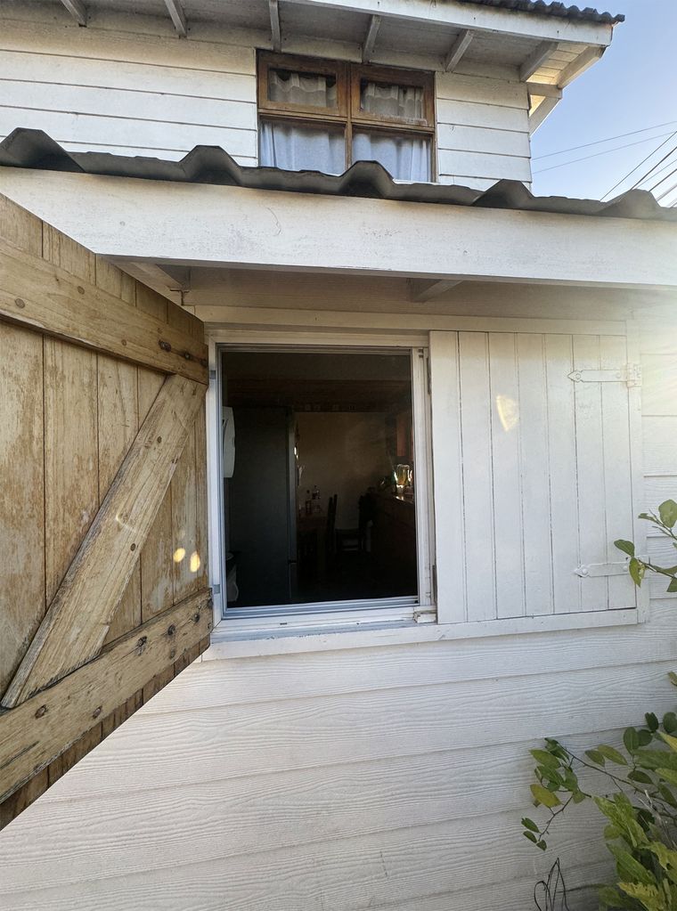 Les desvalijaron el departamento que alquilaban en Mar del Plata. Les desvalijaron el departamento que alquilaban en Mar del Plata.