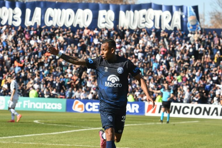 Villa festeja el gol de Independiente. Foto: Alfredo Ponce / MDZ