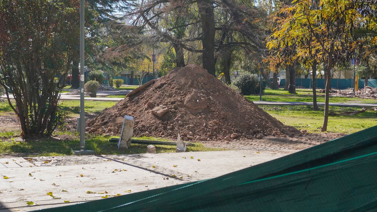 Excavaciones en Mendoza: buscan restos arqueológicos en la plaza Cobo