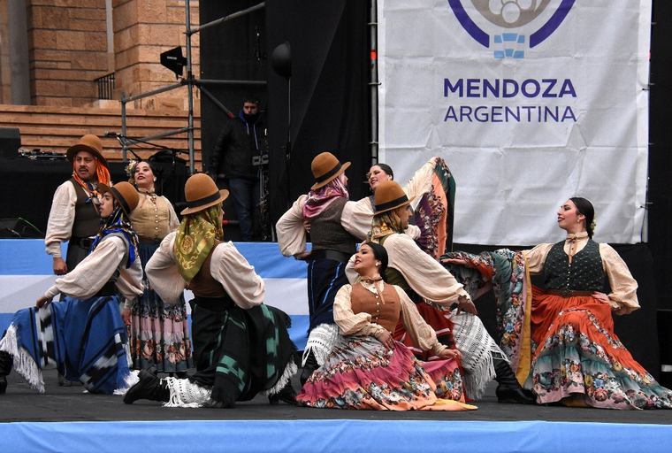 La actividad por el Día de la Independencia comenzará al mediodía en el Espacio Verde Luis Menotti Pescarmona. La actividad por el Día de la Independencia comenzará al mediodía en el Espacio Verde Luis Menotti Pescarmona.