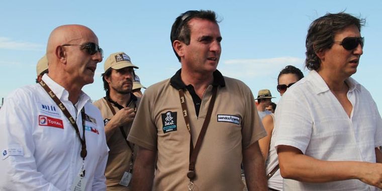 Paco Pérez ingresando al vivac junto a Félix y Espina Foto: Maggie Ojcius/ Mediamza.com