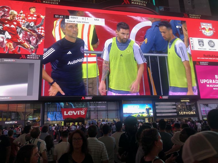 Times Square vibró con el debut de Messi en la MLS Foto: EFE