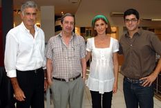 Mario Groisman, Horacio Anzorena, Laura Valdivieso y Rodrigo Etem, en plena exposición. Foto: Gentileza