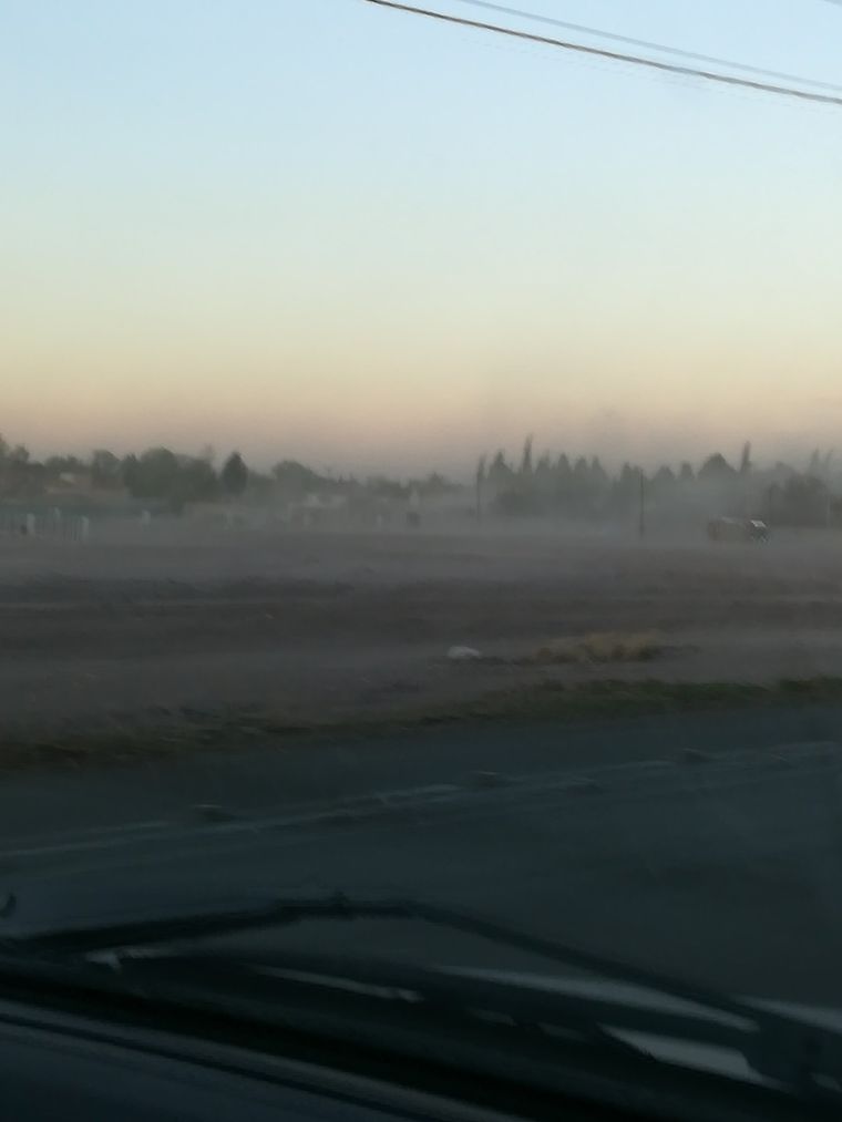 El Zonda se sentirá en algunos puntos del país durante el lunes.