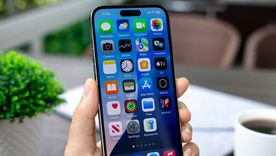 La pantalla del nuevo iPhone 18 Pro reduciría el espacio de la isla dinámica para ganar superficie útil de lectura. La pantalla del nuevo iPhone 18 Pro reduciría el espacio de la isla dinámica para ganar superficie útil de lectura.