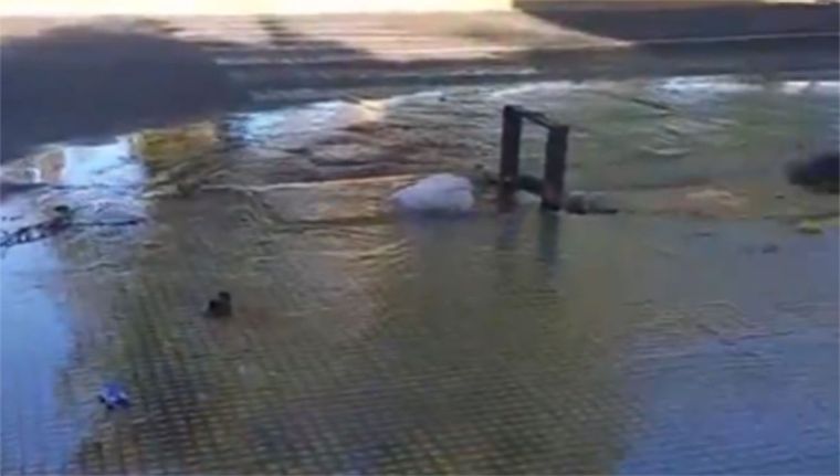 Las calles llenas de agua. Foto: Captura de video