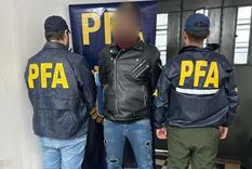 Efectivos de la Policía Federal Argentina detuvieron a un hombre acusado de amenazar de muerte a Patricia Bullrich. Efectivos de la Policía Federal Argentina detuvieron a un hombre acusado de amenazar de muerte a Patricia Bullrich.