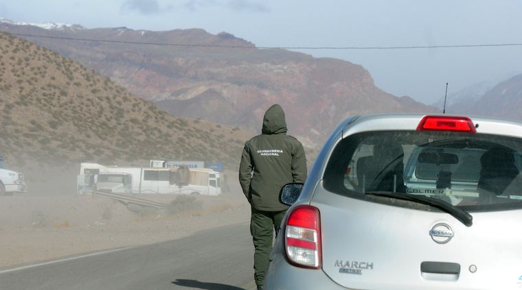 El especialista Guillermo Pacharoni enumeró algunas conductas viales a tener en cuenta ante vientos fuertes como el Zonda en rutas o autovías Foto: ALF PONCE MERCADO / MDZ