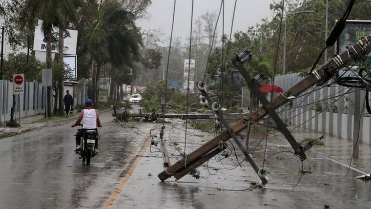 El paso del huracán Fiona por República Dominicana dejó al menos una persona muerta. Foto: GETTY IMAGES