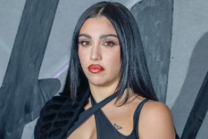 Lourdes Leon, la hija de Madonna, luce su figura perfecta con un pronunciado escote Lourdes León es fruto de la relación de Madonna y Carlos León, el entrenador cubano con quien estuvo la cantante allá por 1996. Foto: REX Features/Shutterstock /The Grosby Group)
