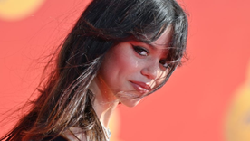 La actriz de Merlina, Jenna Ortega, fue a un programa de televisión con un nuevo look. Foto: Getty Images.
