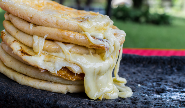 Sorprende a tu paladar con pupusas salvadoreñas Foto: Shutterstock