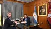El ministro del Interior, Diego Santilli, visitó al gobernador de Salta, Gustavo Sáenz, en medio de las negociaciones por la reforma laboral. El ministro del Interior, Diego Santilli, visitó al gobernador de Salta, Gustavo Sáenz, en medio de las negociaciones por la reforma laboral.