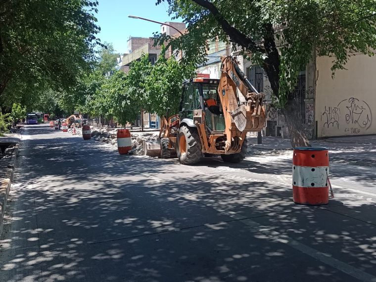 La Ciudad renueva un tramo de calzada en calle Patricias Mendocinas. La Ciudad renueva un tramo de calzada en calle Patricias Mendocinas.