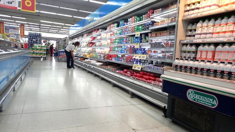 Los argentinos despliegan diversas estrategias de ahorro en los supermercados Foto: MDZ