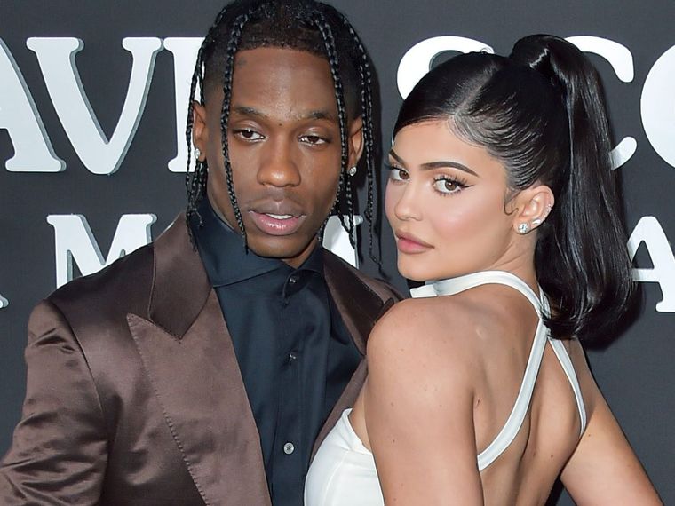 Foto: https://elpais.com/gente/2022-03-22/kylie-jenner-anuncia-que-le-ha-cambiado-el-nombre-a-su-hijo-al-que-llamo-wolf-lobo.html