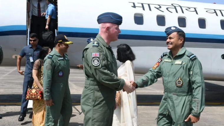 El jefe de la Fuerza Aérea británica ratificó que la defensa de Malvinas es “innegociable”.