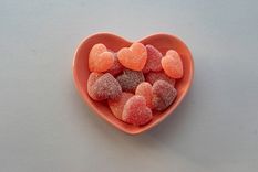 Descubrí la receta de bombones de frutas perfectos para regalar o compartir.