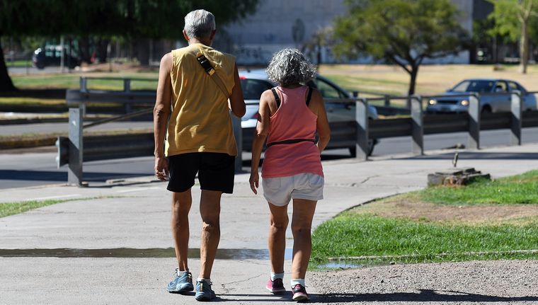 El cielo se mantendrá mayormente despejado y el tiempo estará ideal para actividades al aire libre.