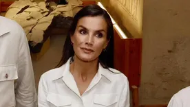 El look de la reina Letizia de España. El look de la reina Letizia de España.