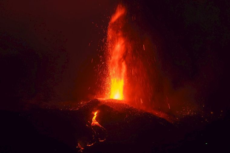 El volcán Cumbre Vieja está en erupción hace cuatro días. Foto: EFE