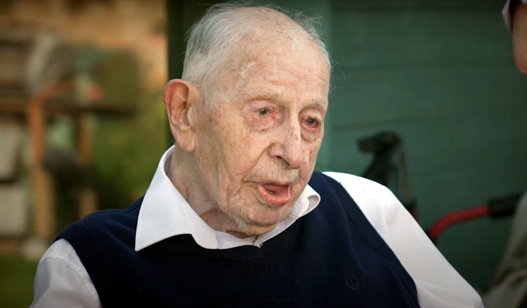 John Alfred Tinniswood tiene ya 111 años Foto: Captura de pantalla