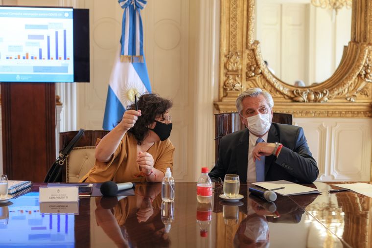 Vizzotti y Alberto Fernández, en la reunión de hoy en Casa Rosada. Foto: Télam